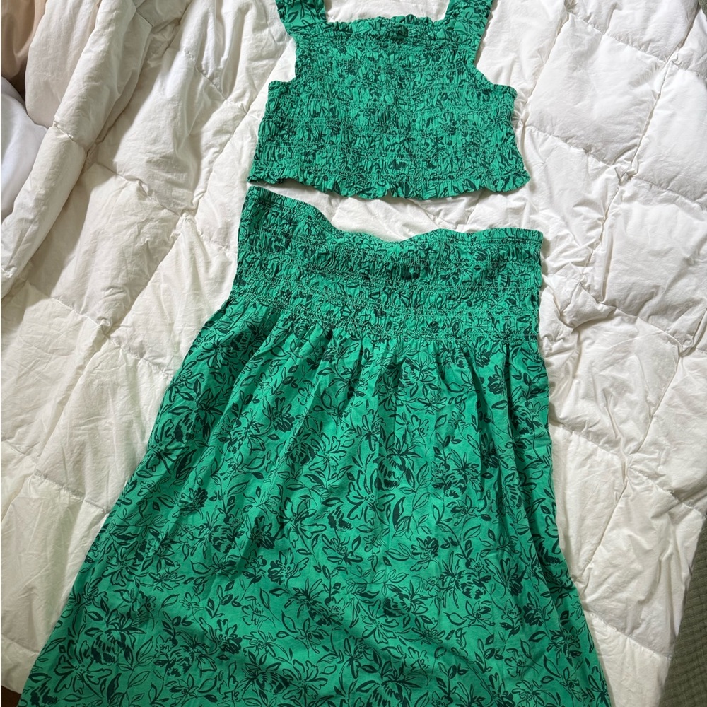 Isabel Maternity by Ingrid & Isabel Green Smocked Set Size L